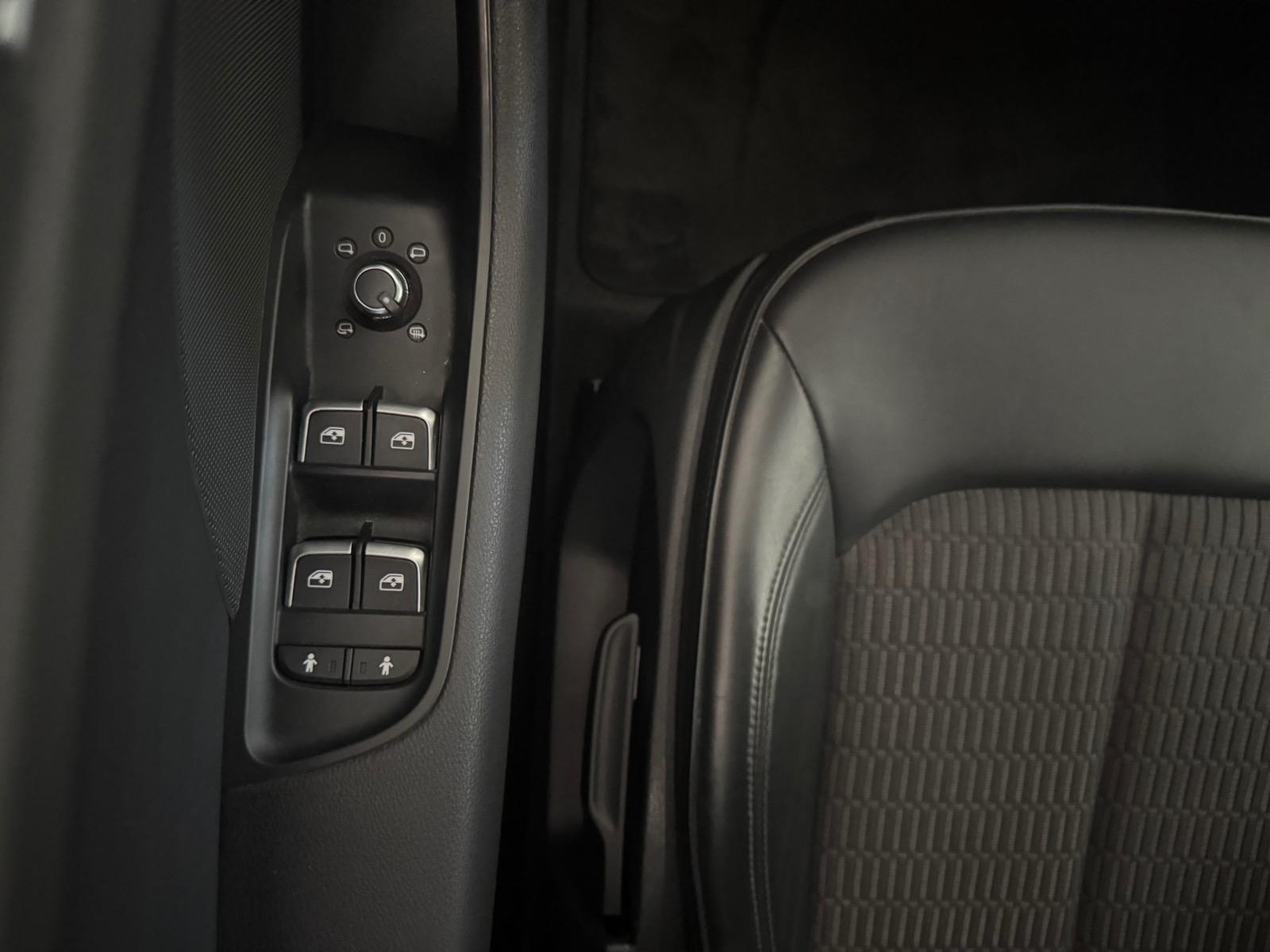 Audi A3 1.6 tdi S tronic / Xénons / Radar de stationnement Av Ar