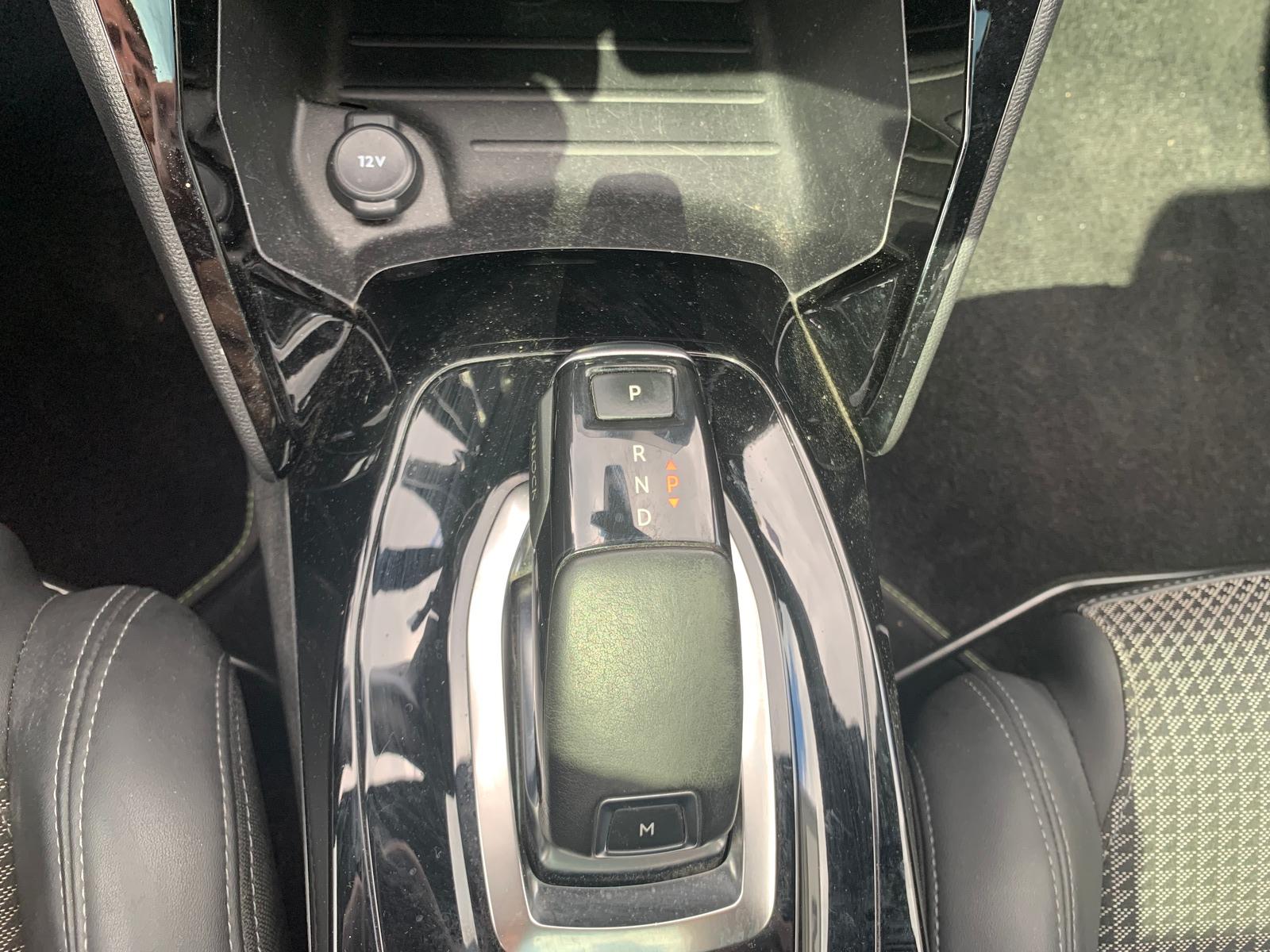 Peugeot 2008 130 chevaux | GT Line | Toit ouvrant panoramique | Apple car Play | Attelage