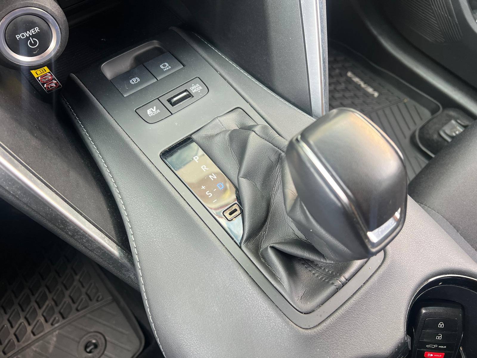 Toyota RAV4 Toyota Venza Hybrid 2.5l 222ch - équivalent RAV4 - sièges chauffants / caméra de recul