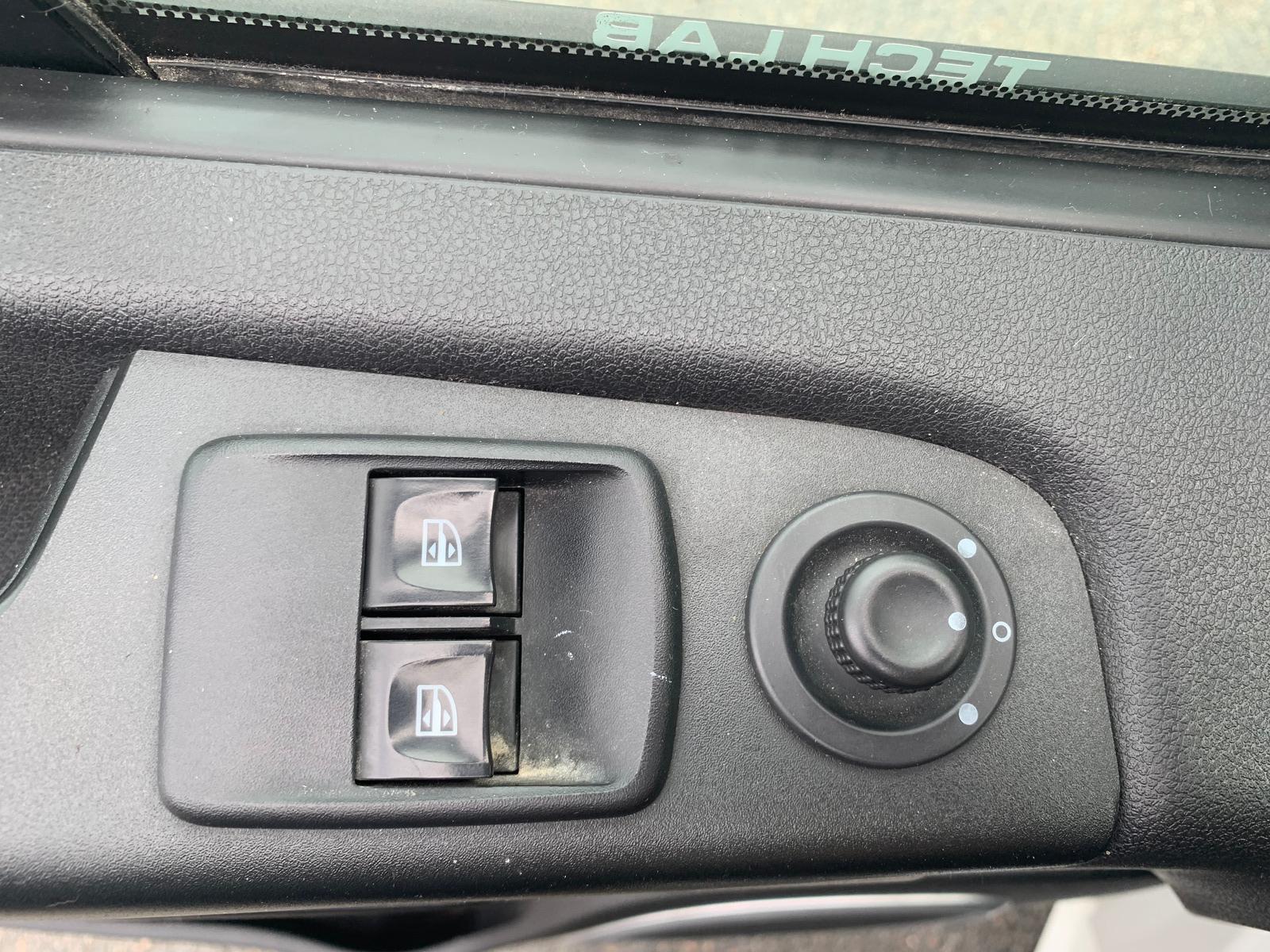 RENAULT Trafic 95 chevaux | 3 Places | Régulateur de vitesse | GPS | Climatisation | Bluetooth