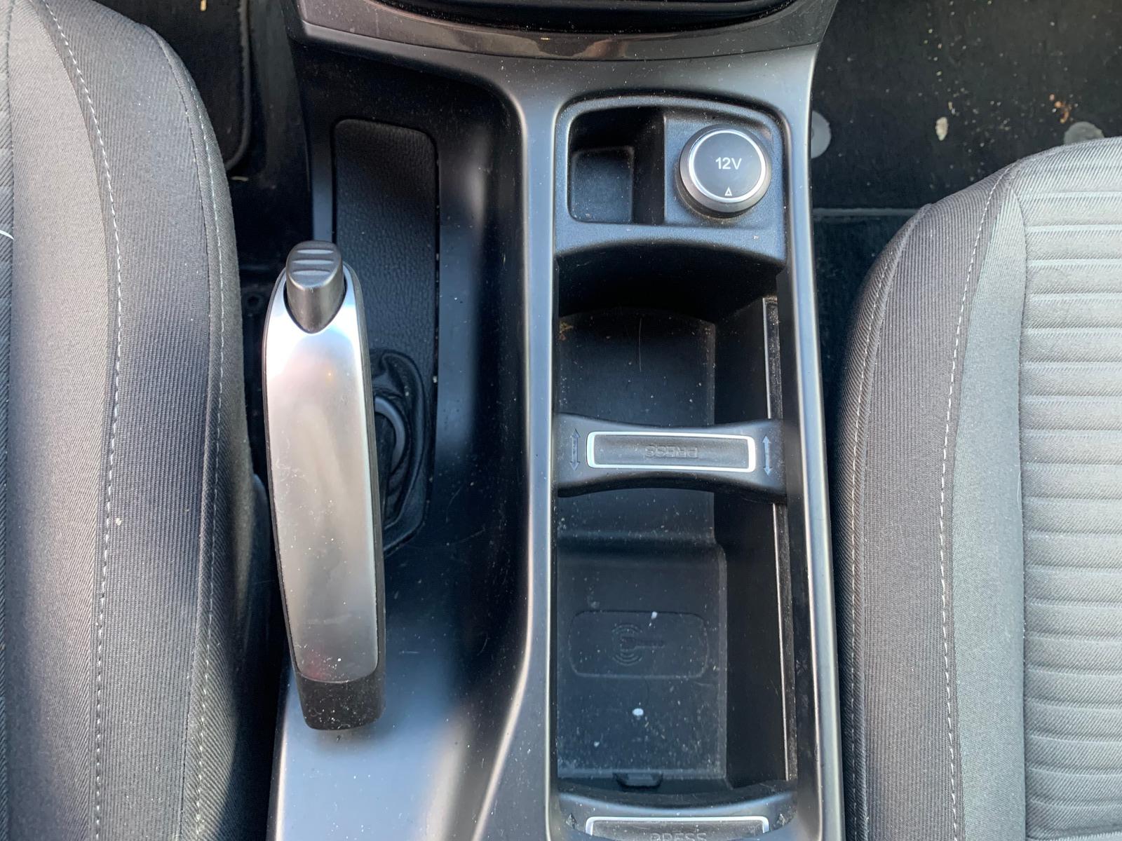 Ford C-max 170 chevaux | Titanium | Radar avant et arrière | Sièges chauffants | Apple car play